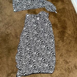 Never used shower/ bathing towel wrap for hair and waist/body with buttons